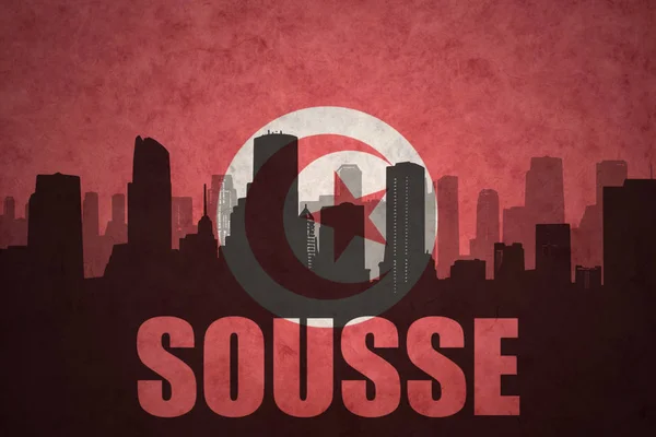Silhueta abstrata da cidade com texto Sousse na bandeira tunisiana vintage — Fotografia de Stock