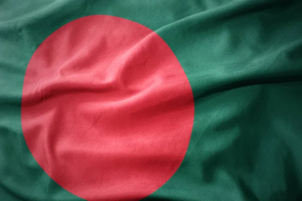 Wuivende kleurrijke vlag van bangladesh. — Stockfoto