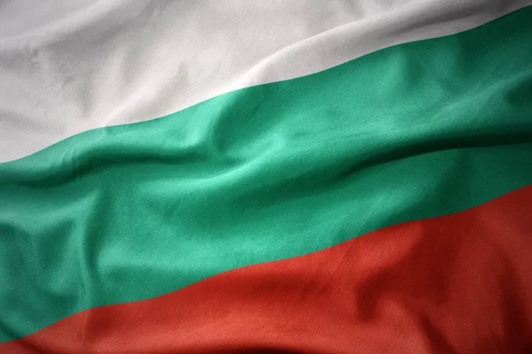 Wuivende kleurrijke vlag van Bulgarije. — Stockfoto