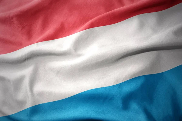 Хвилястий барвистий прапор Люксембургу . — стокове фото
