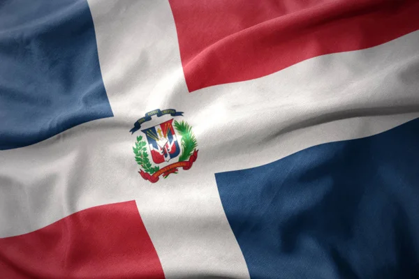 Dominik Cumhuriyeti renkli bayrak sallayarak. — Stok fotoğraf