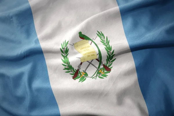 Κουνώντας πολύχρωμο σημαία της Γουατεμάλας. — Φωτογραφία Αρχείου