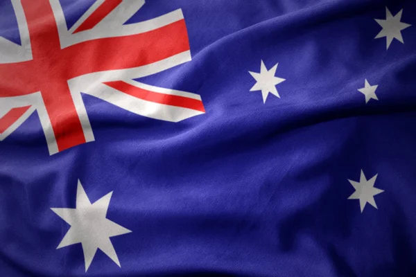 Schwenken bunte australische Flagge. — Stockfoto