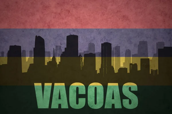Silueta abstracta de la ciudad con texto Vacoas en la bandera de mauritius vintage — Foto de Stock
