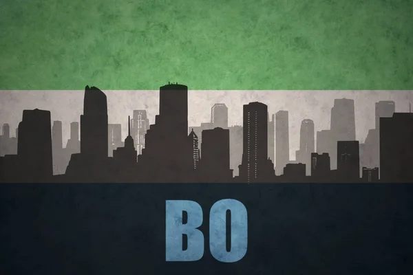 Silueta abstracta de la ciudad con texto Bo en la bandera de Sierra Leona vintage — Foto de Stock