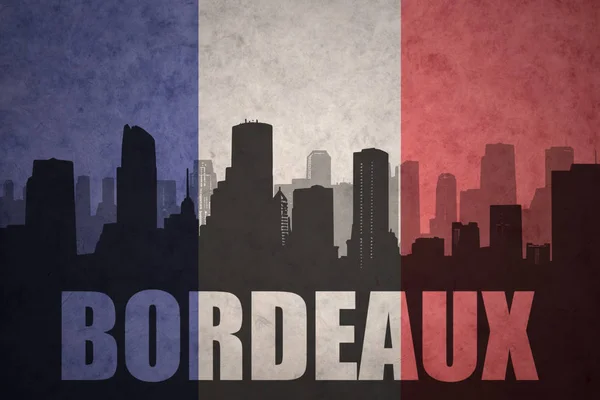 Abstracte silhouet van de stad met tekst Bordeaux op de vintage Franse vlag — Stockfoto