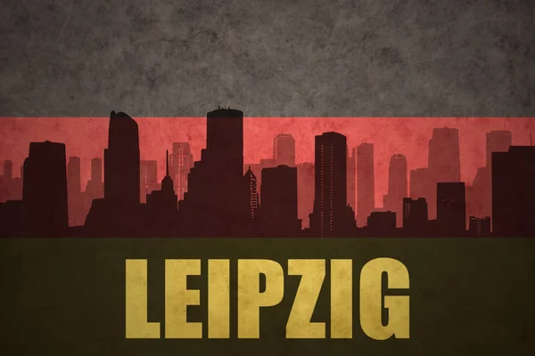 Abstrakte silhouette der stadt mit text leipzig an der deutschen fahne — Stockfoto