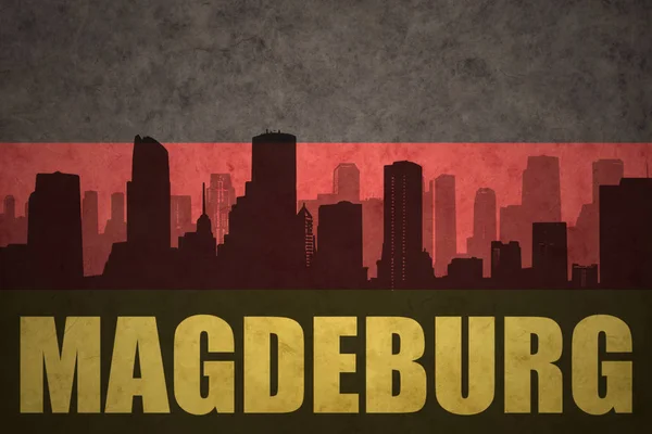 Silhouette abstraite de la ville avec texte Magdeburg au drapeau allemand vintage — Photo