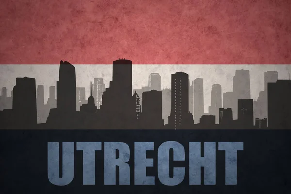 Silhouette abstraite de la ville avec le texte Utrecht au drapeau hollandais vintage — Photo