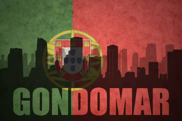 Streszczenie sylwetka miasta z tekstem Gondomar na vintage flagę portugalski — Zdjęcie stockowe