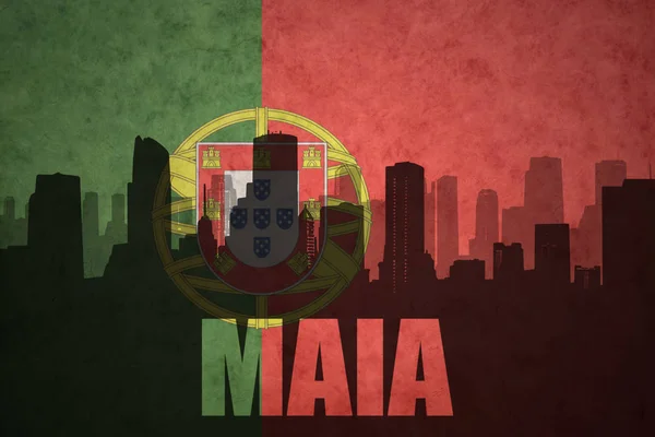 Abstracte silhouet van de stad met tekst Maia op de vintage Portugese vlag — Stockfoto