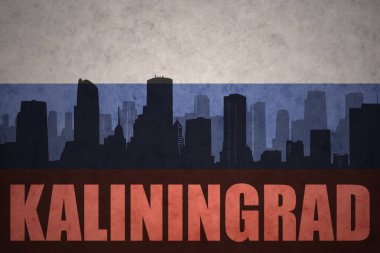 Özet metni Kaliningrad vintage Rus bayrağı ile şehir silüeti