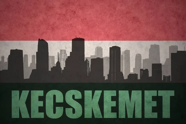 Abstrakte Silhouette der Stadt mit Textkecskemet an der ungarischen Flagge — Stockfoto