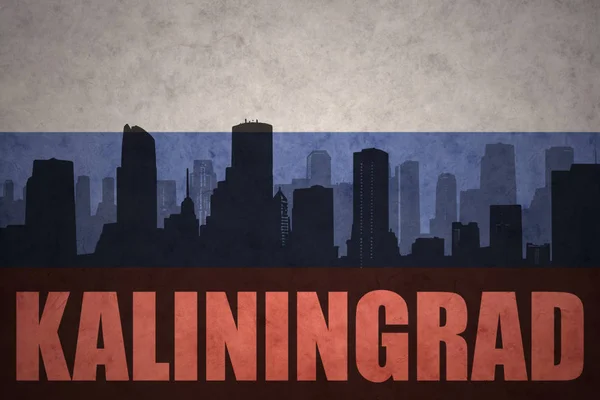 Abstrakta silhuetten av staden med text Kaliningrad på vintage ryska flaggan — Stockfoto