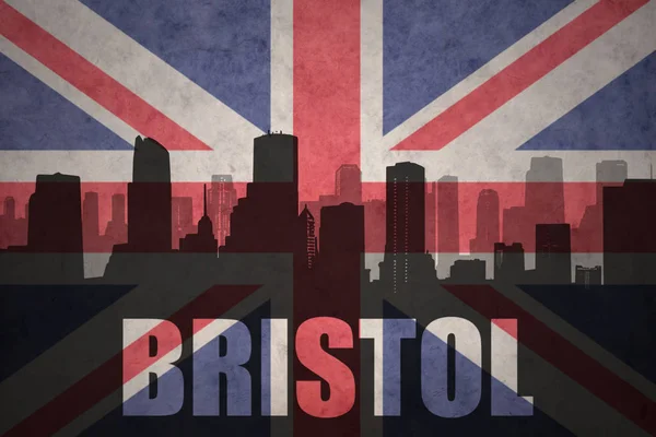 Silhouette abstraite de la ville avec texte Bristol au drapeau britannique vintage — Photo