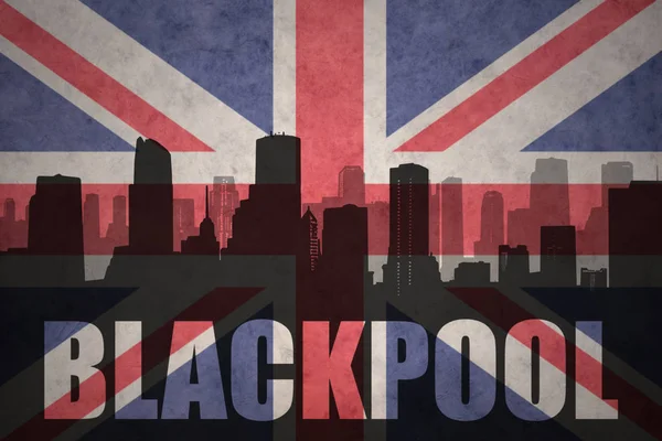 Silhueta abstrata da cidade com texto Blackpool na bandeira britânica vintage — Fotografia de Stock