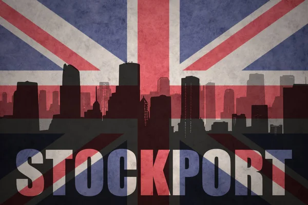 Silhueta abstrata da cidade com texto Stockport na bandeira britânica vintage — Fotografia de Stock