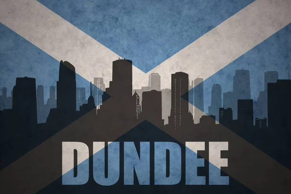 Abstract silhouette of the city with text Dundee at the vintage scotland flag — Stock Photo, Image