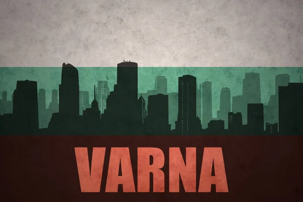 Abstract silhouette of the city with text Varna at the vintage bulgarian flag — Stock Photo, Image