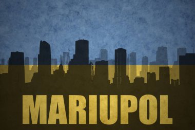 Özet metin Mariupol, vintage Ukrayna bayrağı ile şehir silüeti