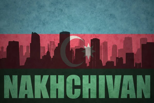 Silhueta abstrata da cidade com texto Nakhchivan na bandeira azerbaijan vintage — Fotografia de Stock