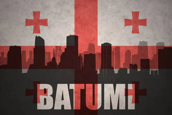 Silhouette abstraite de la ville avec le texte Batoumi au drapeau géorgien vintage — Photo