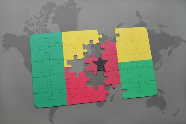 Puzzel met de nationale vlag van benin en Guinee bissau op een wereldkaart — Stockfoto