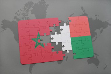 Fas ve Madagaskar ulusal bayrak bir dünya haritası üzerinde ile bulmaca