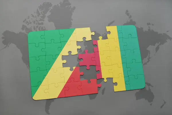 Puzzle mit der Nationalflagge der Republik Kongo und Guinea auf einer Weltkarte — Stockfoto