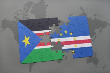 Güney ulusal bayrak ile sudan ve cape verde bir dünya haritası üzerinde bulmaca