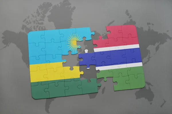 Quebra-cabeça com a bandeira nacional de Ruanda e Gâmbia em um mapa do mundo — Fotografia de Stock