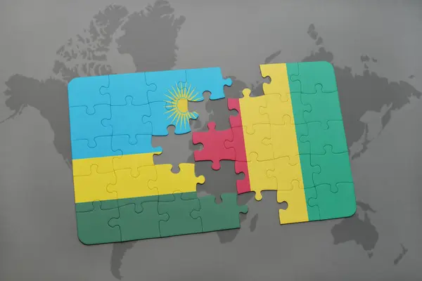 Rompecabezas con la bandera nacional de Ruanda y Guinea en un mapa del mundo —  Fotos de Stock
