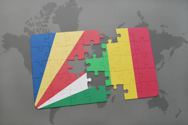 Puzzle avec le drapeau national des seychelles et mali sur une carte du monde — Photo