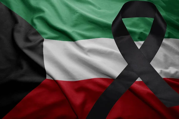 Bandera de kuwait con cinta de luto negro —  Fotos de Stock