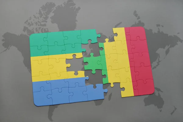 Rompecabezas con la bandera nacional de Gabón y Malí en un mapa del mundo — Foto de Stock