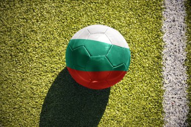Futbol topu ile Bulgaristan Ulusal bayrak sahada yatıyor