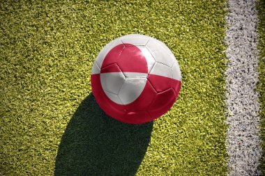 sahada futbol topu Grönland Ulusal bayrak ile yatıyor
