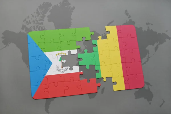 Puzzel met de nationale vlag van Equatoriaal Guinee en mali op een wereldkaart — Stockfoto