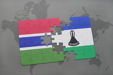 bir dünya haritası üzerinde Gambiya ve Lesoto bayrağı ulusal ile bulmaca