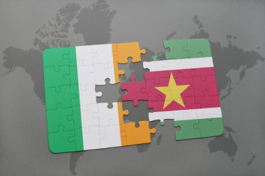 İrlanda ve Surinam ulusal bayrak bir dünya haritası üzerinde ile bulmaca