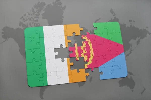 Puzzel met de nationale vlag van Ierland en eritrea op een wereldkaart — Stockfoto