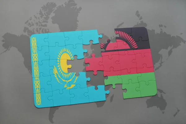 Головоломка с национальным флагом Казахстана и Малави на карте мира — стоковое фото