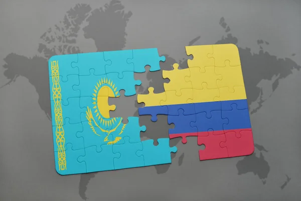 Quebra-cabeça com a bandeira nacional do Cazaquistão e colômbia em um mapa do mundo — Fotografia de Stock