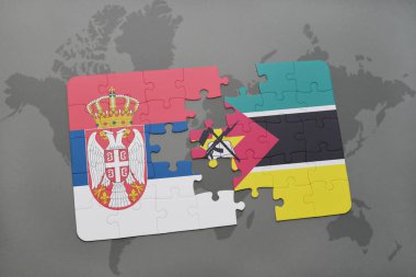 Sırbistan ve Mozambik bir dünya haritası üzerinde bayrağı ile bulmaca