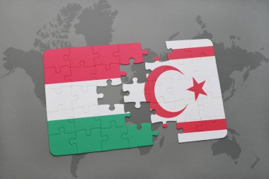 Macaristan ve bir dünya haritası üzerinde Kuzey Kıbrıs Türk Cumhuriyeti bayrağı ile bulmaca