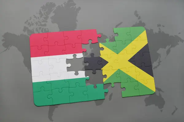 Rompecabezas con la bandera nacional de hungary y jamaica en un mapa del mundo — Foto de Stock