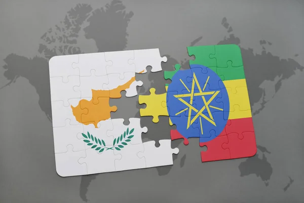 Rompecabezas con la bandera nacional de cyprus y ethiopia en un mapa del mundo — Foto de Stock