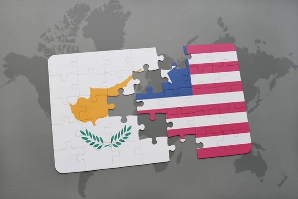 Rompecabezas con la bandera nacional de Cyprus y Liberia en un mapa del mundo — Foto de Stock