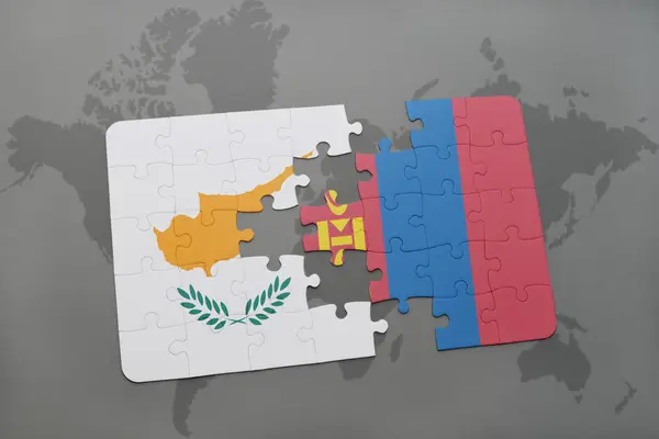 Rompecabezas con la bandera nacional de cyprus y mongolia en un mapa del mundo — Foto de Stock