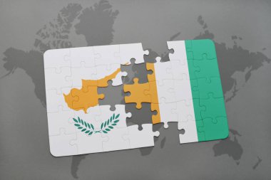 Kıbrıs ulusal bayrak ile bulmaca ve Fildişi Sahili bir dünya haritası üzerinde